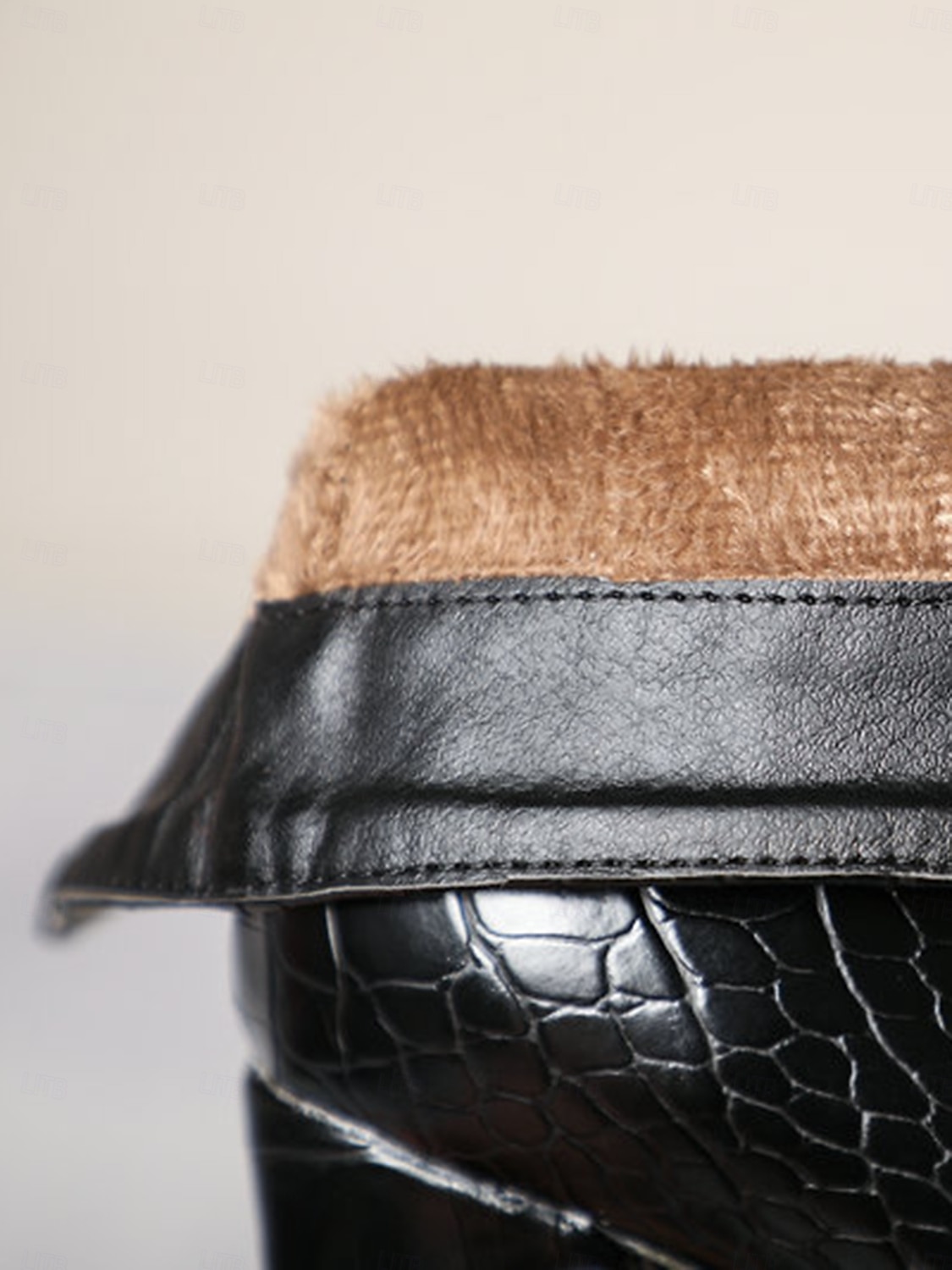 Grüne Stiefeletten aus Kunstleder mit Krokodilprägung für Damen mit Blockabsatz und spitzer Zehenpartie – ideal für legere oder elegante Anlässe 2025 - $59.99 –P9