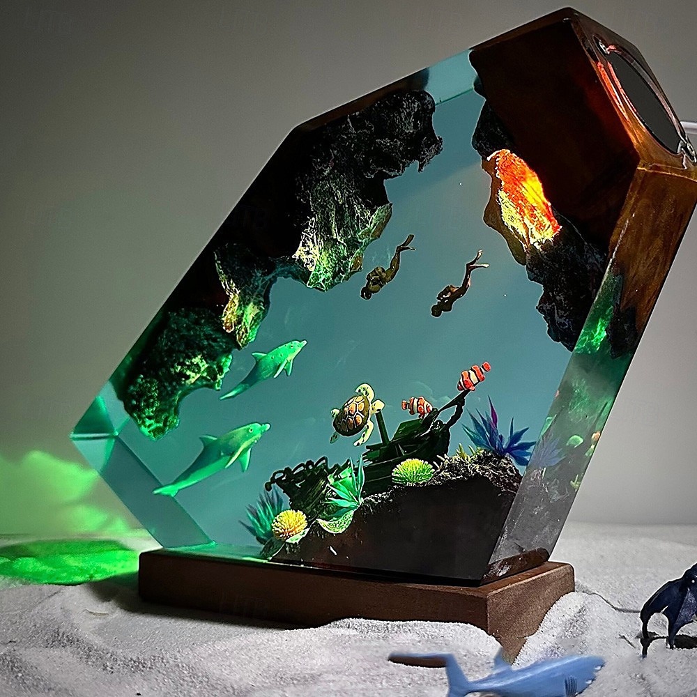 handgefertigtes Nachtlicht aus Ozeanharz, Nachtlicht aus Delfin- und Schildkrötenharz, Taucherpaar erkundet Unterwasserwelt, Clownfische, Wassergras, USB-Tischlampe aus Holz für Zuhause &Bürodekor, 2025 - $79.99 –P2