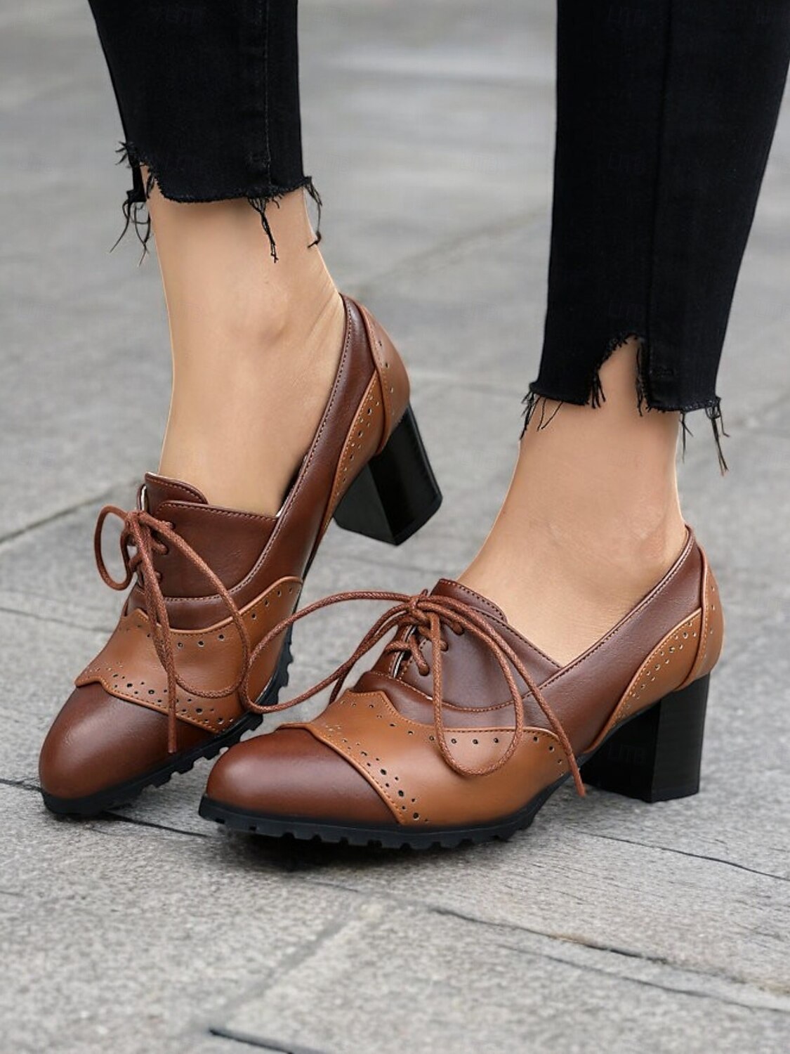 Women's Vintage-Inspired Two-Tone Faux Leather Brogue Oxfords with Block Heel - Classic and Comfortable for Work or Casual Wear 2025 - GBP £34 –P3