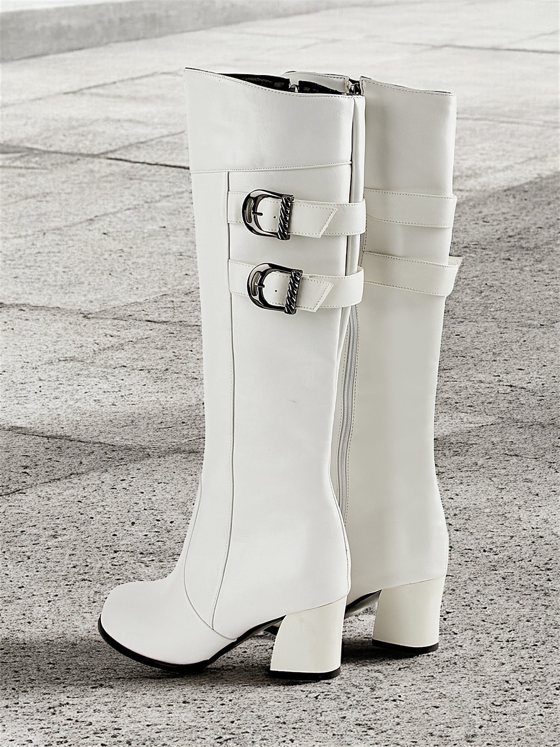 bottes blanches hautes pour femmes avec détail à double boucle – bottes à talon bloc élégantes pour les tenues d'hiver et décontractées de 2025 ? $59.99 –P8
