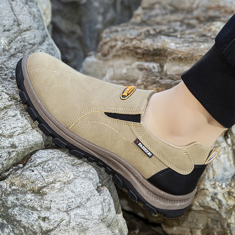 Beige Herren-Outdoor-Schuhe zum Reinschlüpfen mit rutschfester, robuster Sohle und schwarzen Akzenten – bequemes Freizeitschuhwerk für den Alltag 2025 - $34.99 –P1