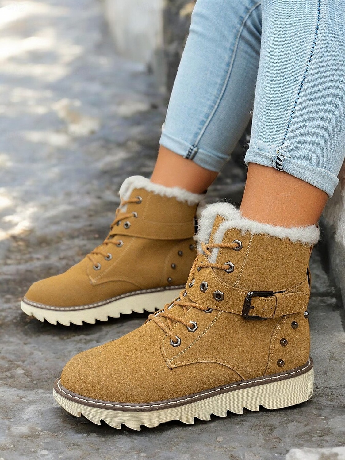 Botas de nieve de invierno para mujer de color marrón con forro de piel sintética: botas cálidas y aislantes para exteriores con detalle de hebilla y suela antideslizante para clima frío 2025 - $46.99 –P1