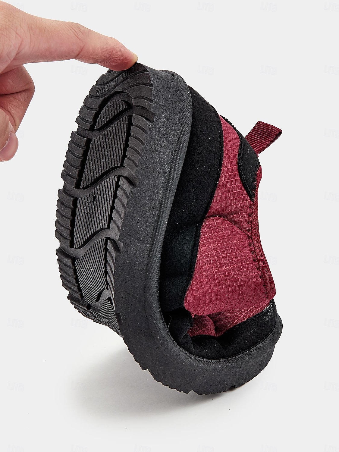 pantoufles d'hiver matelassées rouges pour femmes avec semelle antidérapante – chaussures chaudes d'intérieur et d'extérieur à enfiler pour temps froid de 2026 ? $19.99 –P4