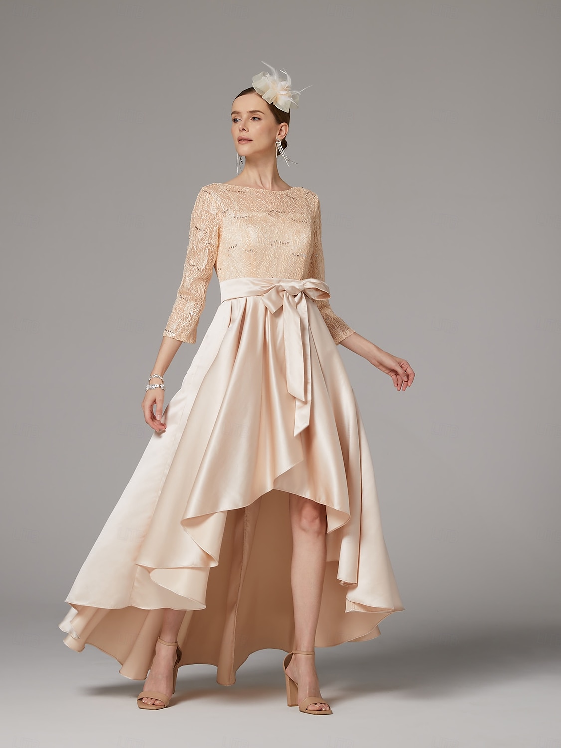A-Lijn Jurk Moeder van de Bruid Jurk Elegante Plus Size Hoog Laag Juwelen Hals Asymmetrisch Satijn Kant 3/4 Lange Mouwen Vloerlengte met Ceintuur  Riem Applicaties 2025 - $155.99 –P2