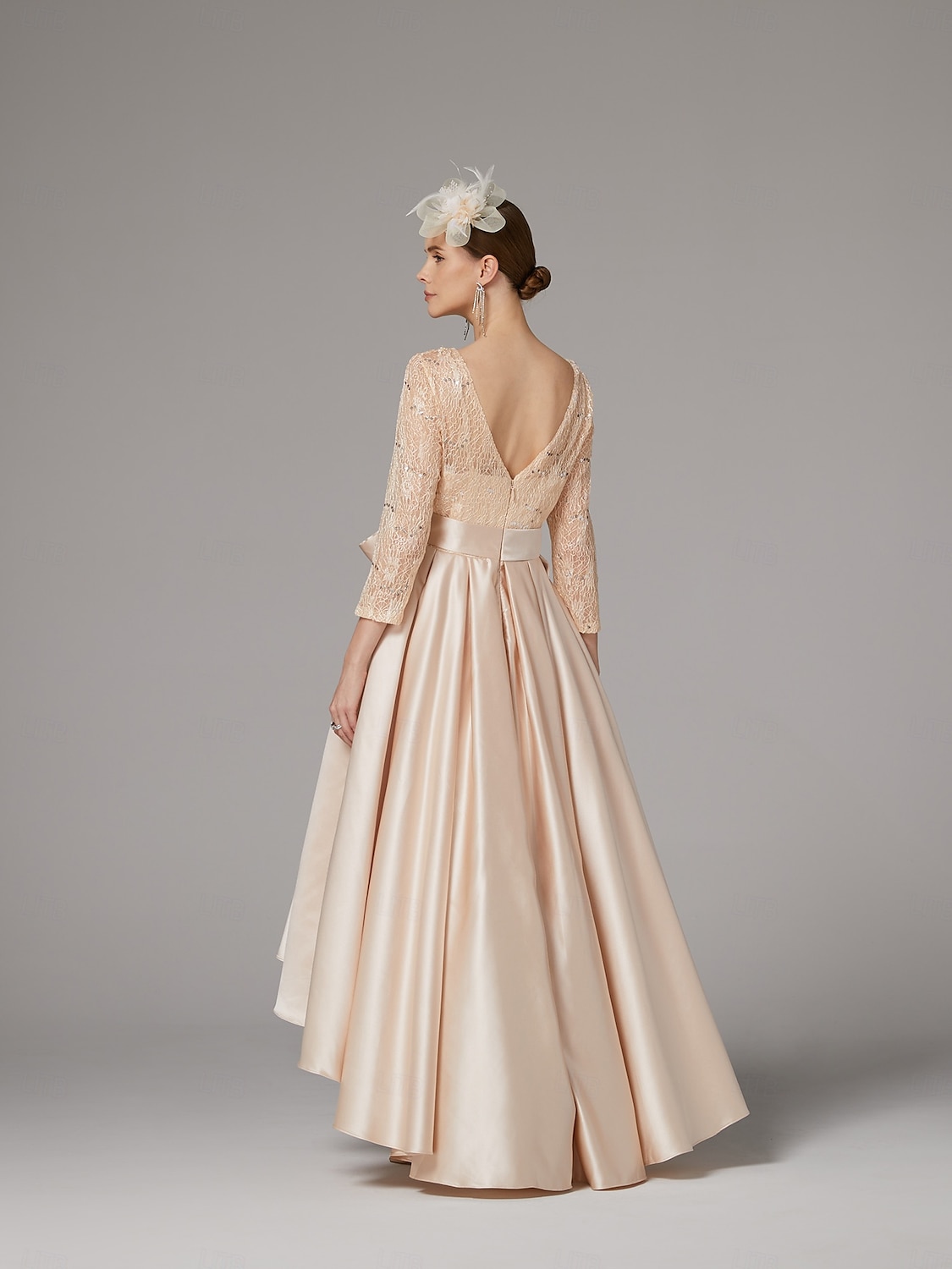A-Lijn Jurk Moeder van de Bruid Jurk Elegante Plus Size Hoog Laag Juwelen Hals Asymmetrisch Satijn Kant 3/4 Lange Mouwen Vloerlengte met Ceintuur  Riem Applicaties 2025 - $155.99 –P3