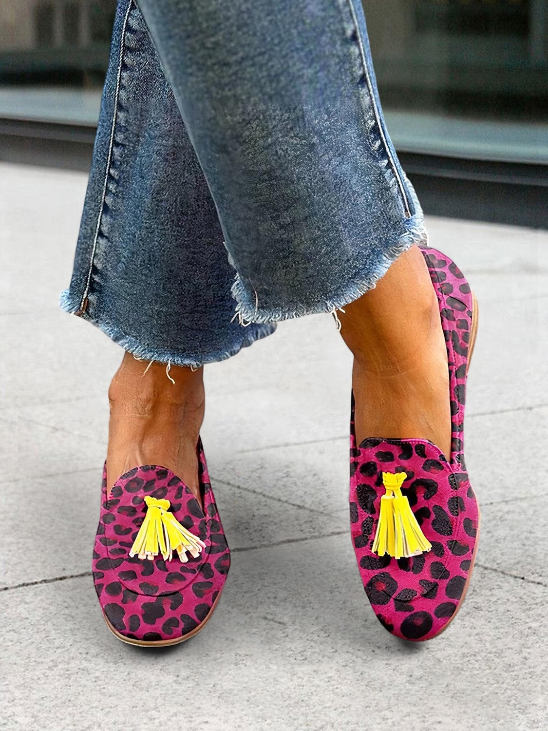 mocassini da donna con stampa leopardata rosa e nappa gialla: scarpe slip-on audaci ed eleganti per un look trendy e di tendenza del 2025 a $34.99 –P6