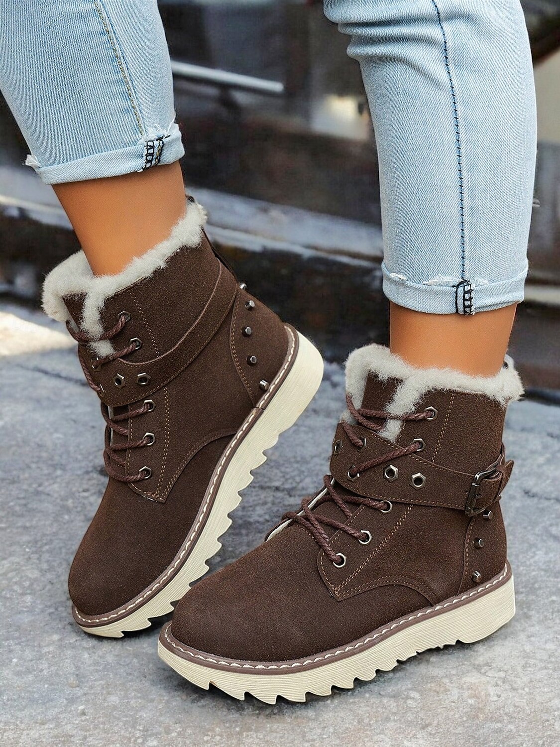 Botas de nieve de invierno para mujer de color marrón con forro de piel sintética: botas cálidas y aislantes para exteriores con detalle de hebilla y suela antideslizante para clima frío 2025 - $46.99 –P5