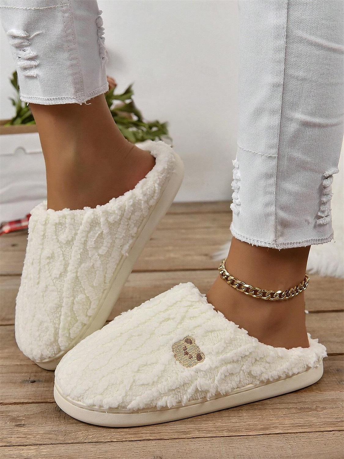 chinelos de lã aconchegantes para mulheres com bordados adoráveis de urso – sapatos quentes para casa dentro de casa para conforto no inverno de 2025 por $14.99 -P2