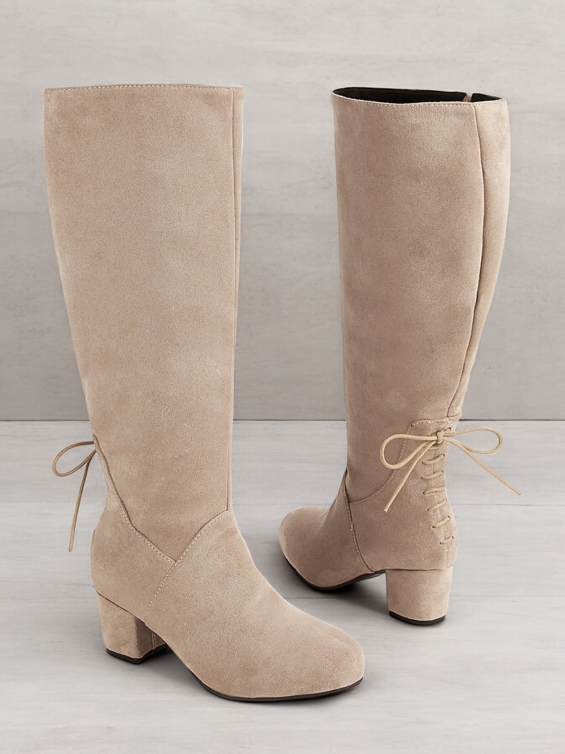 bottes hautes en daim beige à mollet large pour femmes avec talons épais – chaussures confortables et élégantes pour les tenues décontractées et hivernales de 2025 ? $64.99 –P4