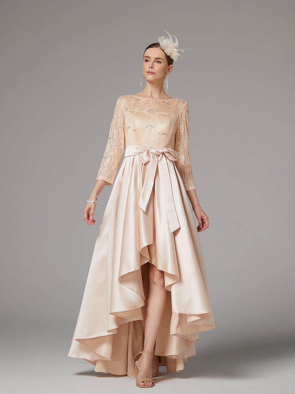 A-Lijn Jurk Moeder van de Bruid Jurk Elegante Plus Size Hoog Laag Juwelen Hals Asymmetrisch Satijn Kant 3/4 Lange Mouwen Vloerlengte met Ceintuur  Riem Applicaties 2025 - $155.99 –P1
