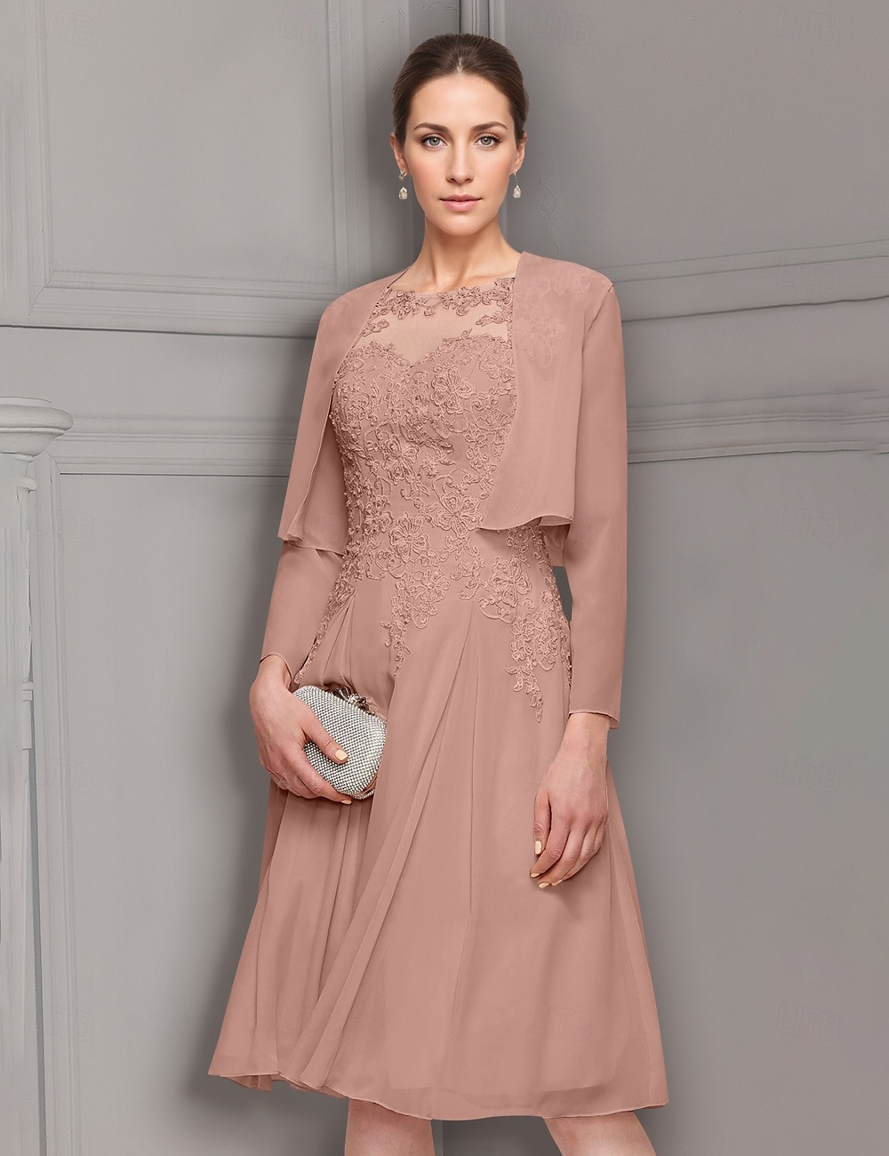 abito da sera a trapezio in due pezzi, abito da madre della sposa, elegante, scollo a V, lunghezza al ginocchio, in chiffon, pizzo, maniche lunghe con applicazioni in pizzo 2025 del 2025 a $133.99 –P1