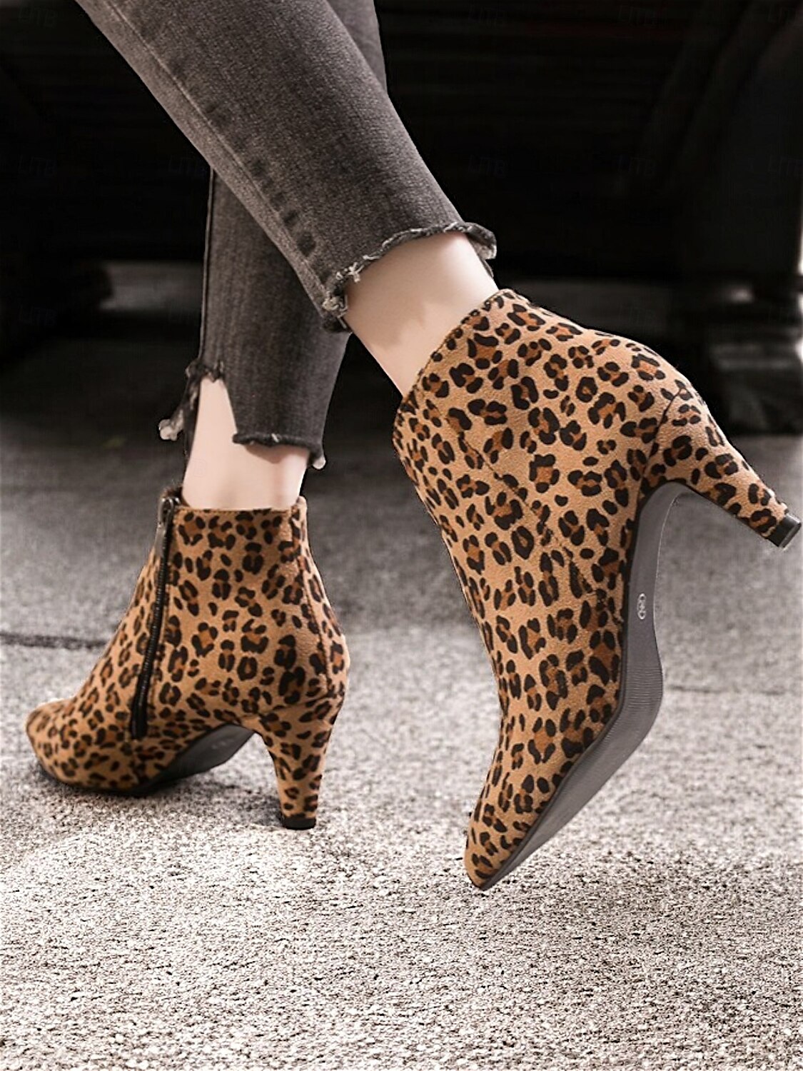 dámské kotníkové boty s leopardím vzorem se špičatou špičkou a jehlovým podpatkem - trendy botičky se zvířecím vzorem na podzim a zimu 2025 - $32.99 –P7