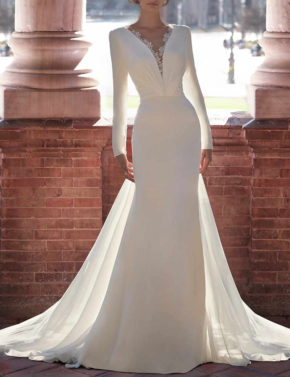 robes de mariée ligne a col en v manches longues traîne tribunal robes de mariée en satin avec perles en plumes 2025 de 2025 ? $186.99 -P3