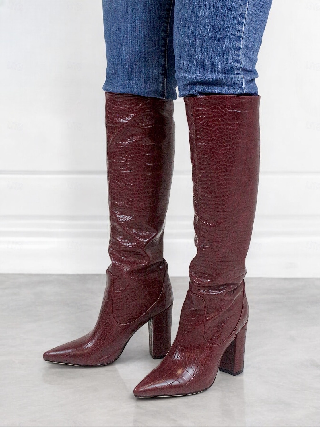 burgunderfarbene kniehohe Stiefel mit Krokoprägung für Damen – stylische Stiefel mit spitzer Spitze und Blockabsatz für die Herbst- und Wintermode 2025 - $54.99 –P2