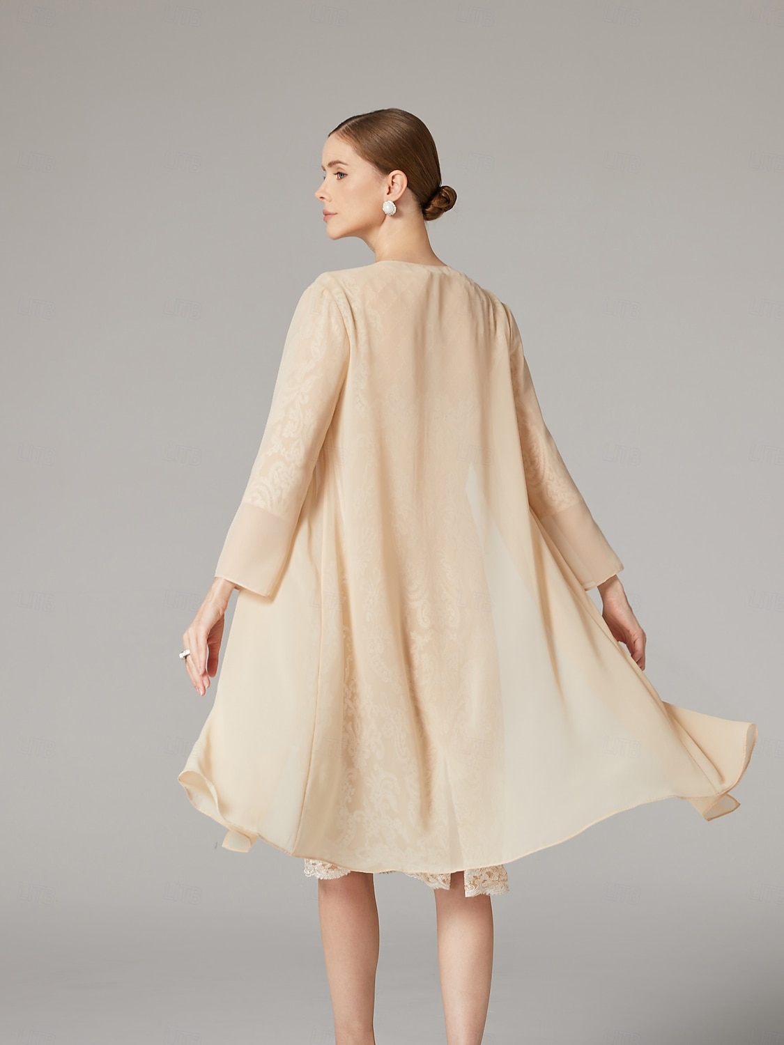 Abito a Due Pezzi Mother of the Bride Elegante Collo Gioiello Lunghezza al Ginocchio in Chiffon pizzo Maniche a Tre Quarti Inclusa la Giacca con Applicazioni in Perline Abito per la Giornata delle del 2025 a $192.99 –P4