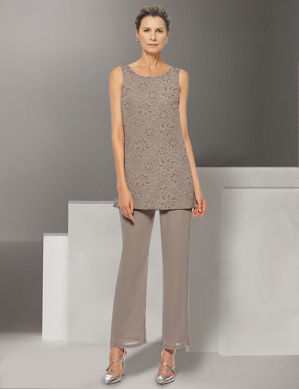 tuta / tailleur pantalone 3 pezzi abito per la madre della sposa matrimonio in spiaggia elegante scollo gioiello lunghezza pavimento chiffon manica lunga coprispalle incluso con pizzo tinta unita 2025 del 2025 a $181.99 –P3