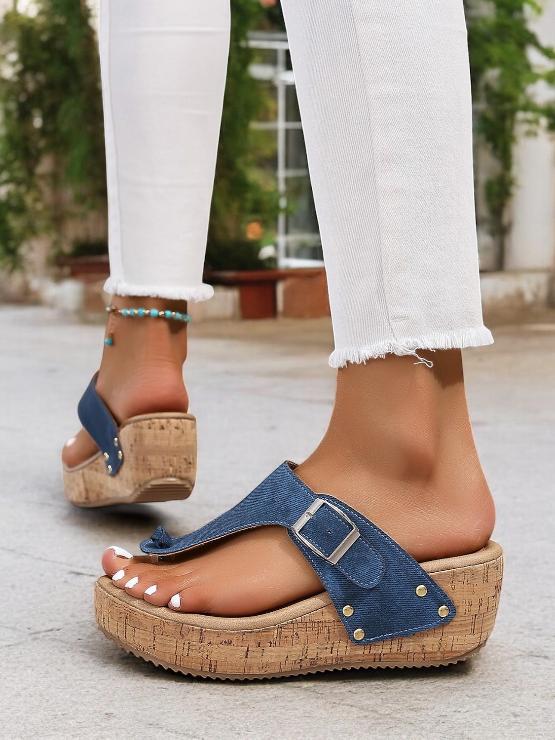 Blaue Keilsandaletten für Damen mit Schnallenriemen und Nietendetails, bequeme Sommerschuhe für die Freizeit und den Strand 2025 - $29.99 –P4