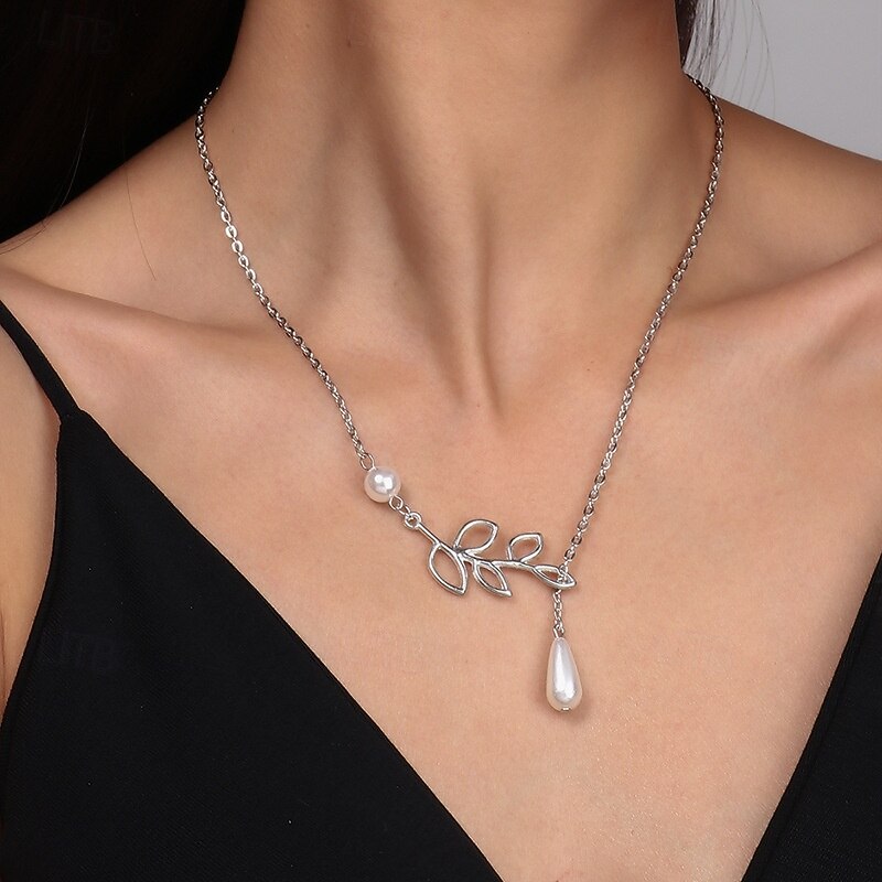 Collana Argento placcato Cromo Per donna Lusso geometrico Di forma geometrica Collana Per Feste del 2025 a $14.49 –P1