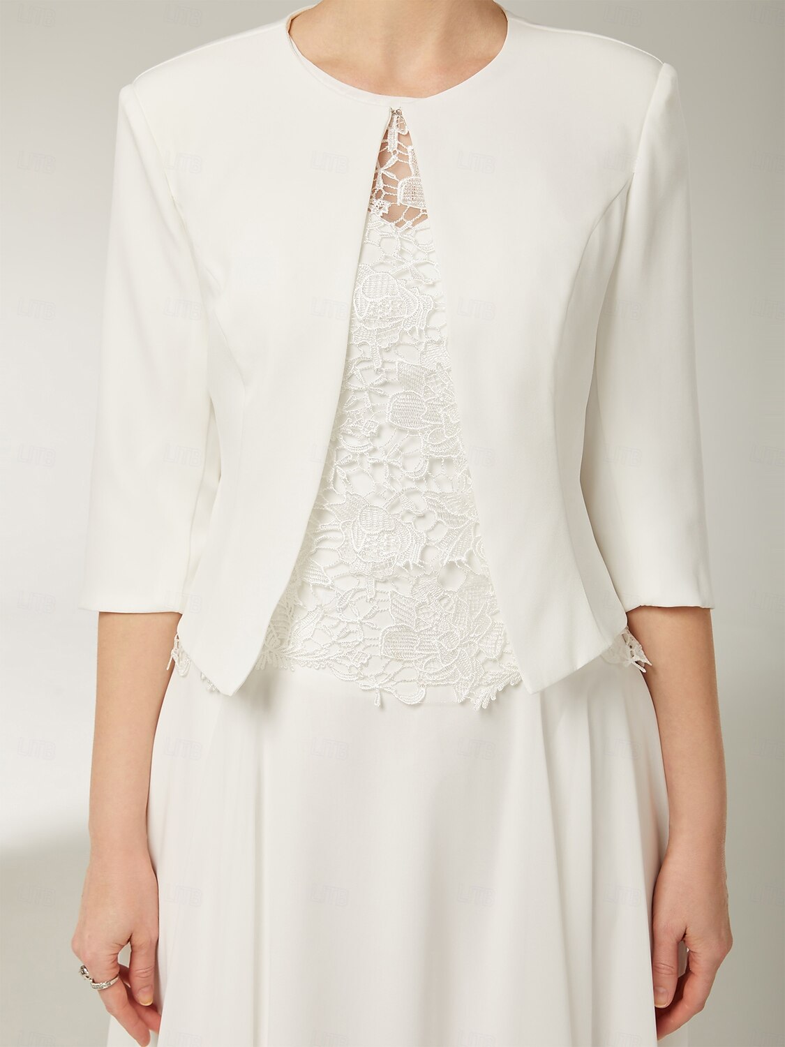 Twee-delige Sluier  Kolom Moeder van de Bruid Jurk Strand Bruiloft Elegante Sieraad Hals Knie Lengte Chiffon Satin Kant 3/4 Lengte Mouw Korte Jas Jurken met Applicaties 2025 - $193.99 –P7