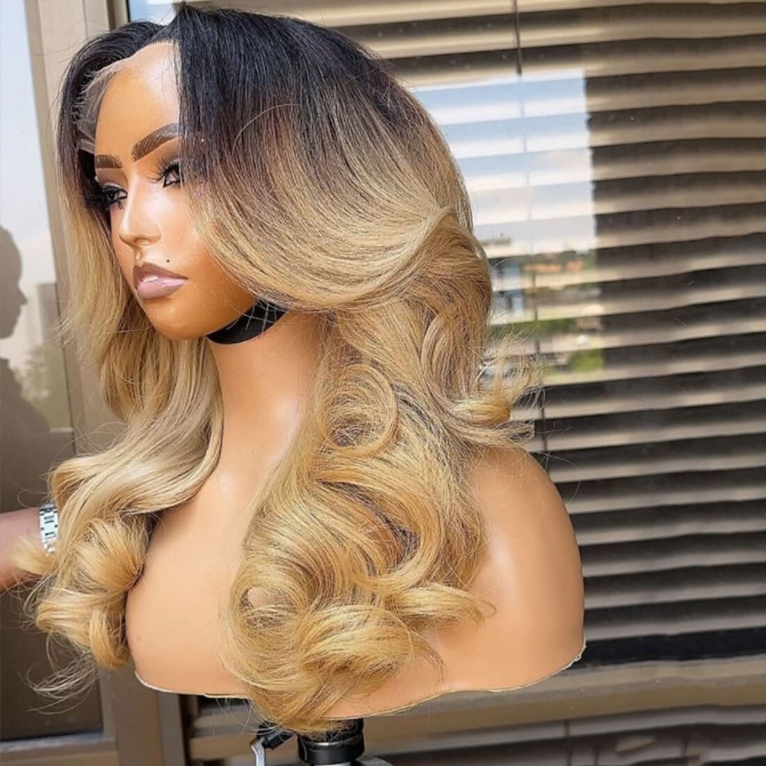 Perruque Cheveux vierges non transformés Fermeture 5x5 13x4 devant en dentelle Cheveux Brésiliens Ondulé Blond Multicolore Partie libre Femme Densité 130% 150% Cheveux Colorés Ligne de Cheveux de 2025 ? $235.69 –P4