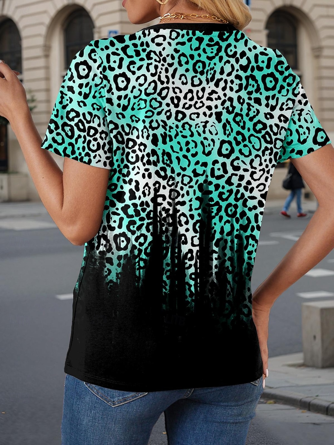 Femme T shirt Léopard mode Décontractées Manche Courte Col V Hauts réguliers du quotidien Imprimer Vert Eté de 2025 ? $19.99 –P2
