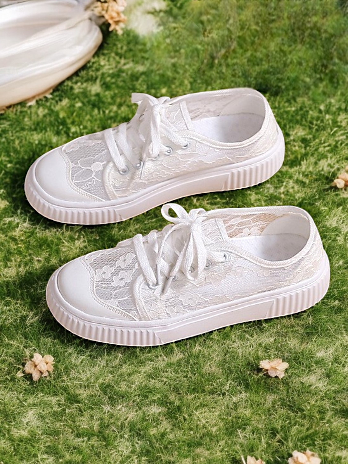 baskets de mariage en dentelle florale pour femmes – chaussures de mariée décontractées avec semelle confortable et design à lacets de 2025 ? $42.99 –P1