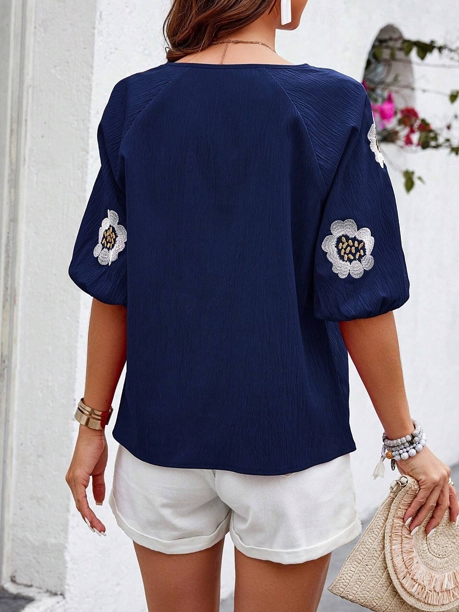 Damen Hemd Bluse Blumen Stilvoll Brautkleider schlicht Kurzarm V Ausschnitt Normale Oberteile Täglich mit Schnürung Bestickt Weiß Marineblau Sommer Frühling 2025 - $24.99 –P9