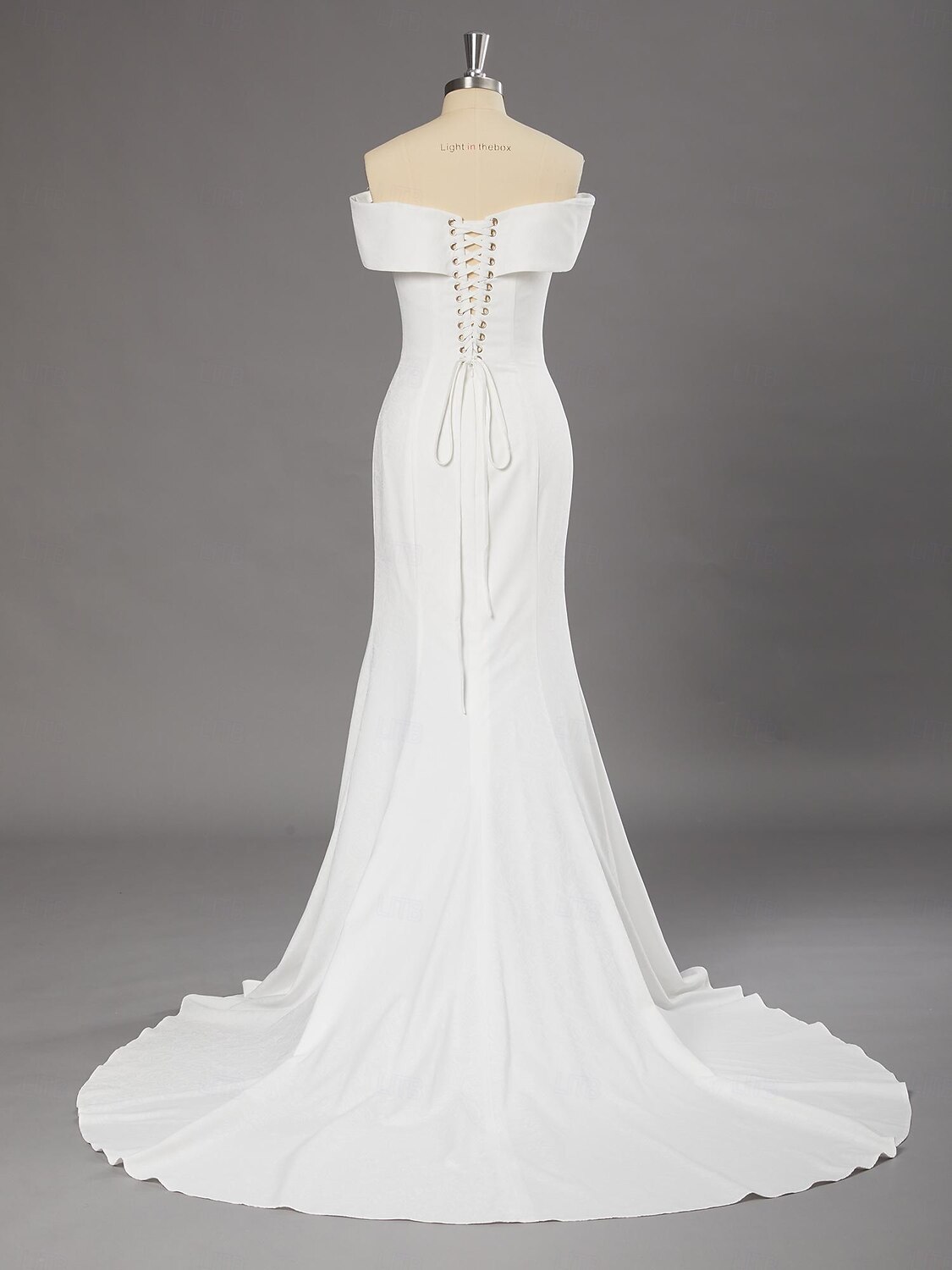 Abiti da sposa da cerimonia A-Line scollo a V senza maniche lunghezza totale abiti da sposa in raso con strascico e arricciature 2025 del 2025 a $167.99 –P1
