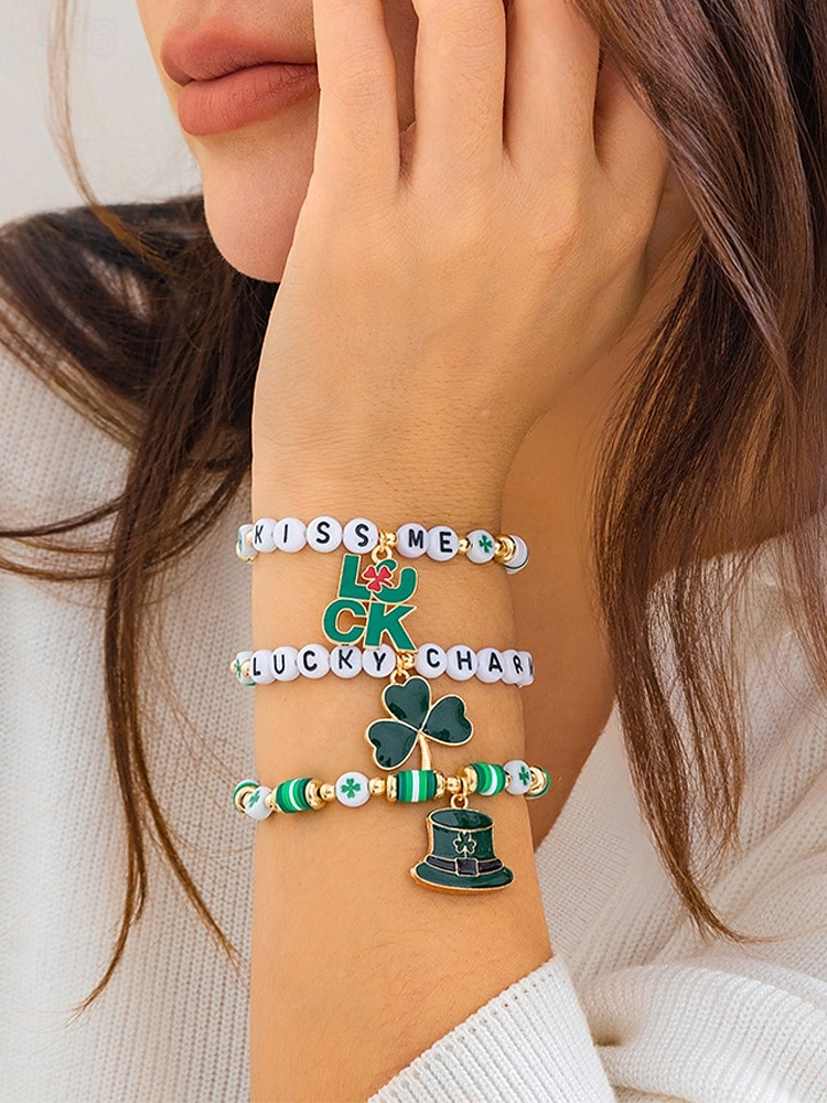 st. patrick's day lucky charm armbånd – irsk grønn beaded stretch armbåndsett for kvinner, festlig ferietilbehør med shamrock og bokstavdetaljer 2025 - $9.99 –P3