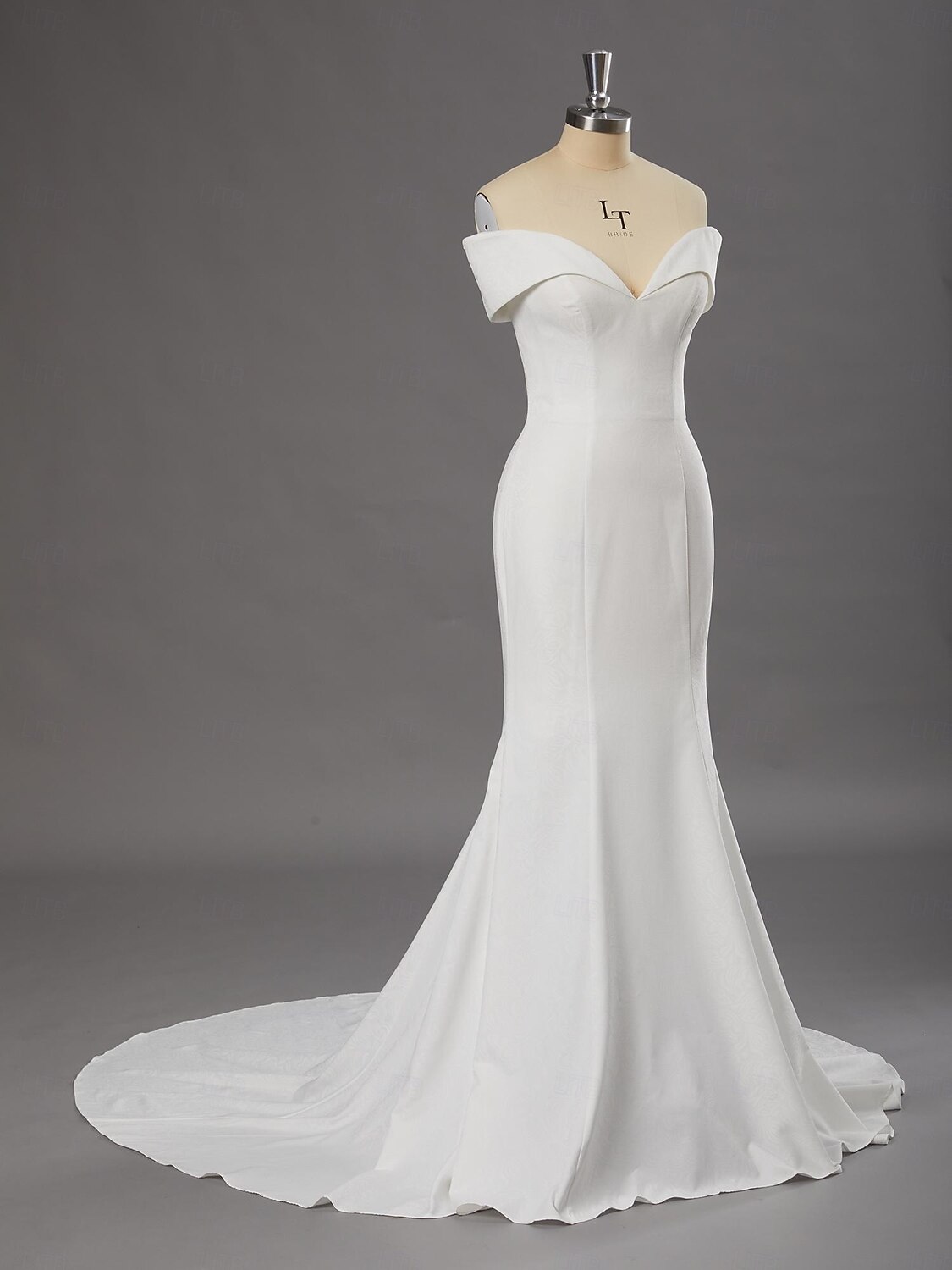 Abiti da sposa da cerimonia A-Line scollo a V senza maniche lunghezza totale abiti da sposa in raso con strascico e arricciature 2025 del 2025 a $167.99 –P5