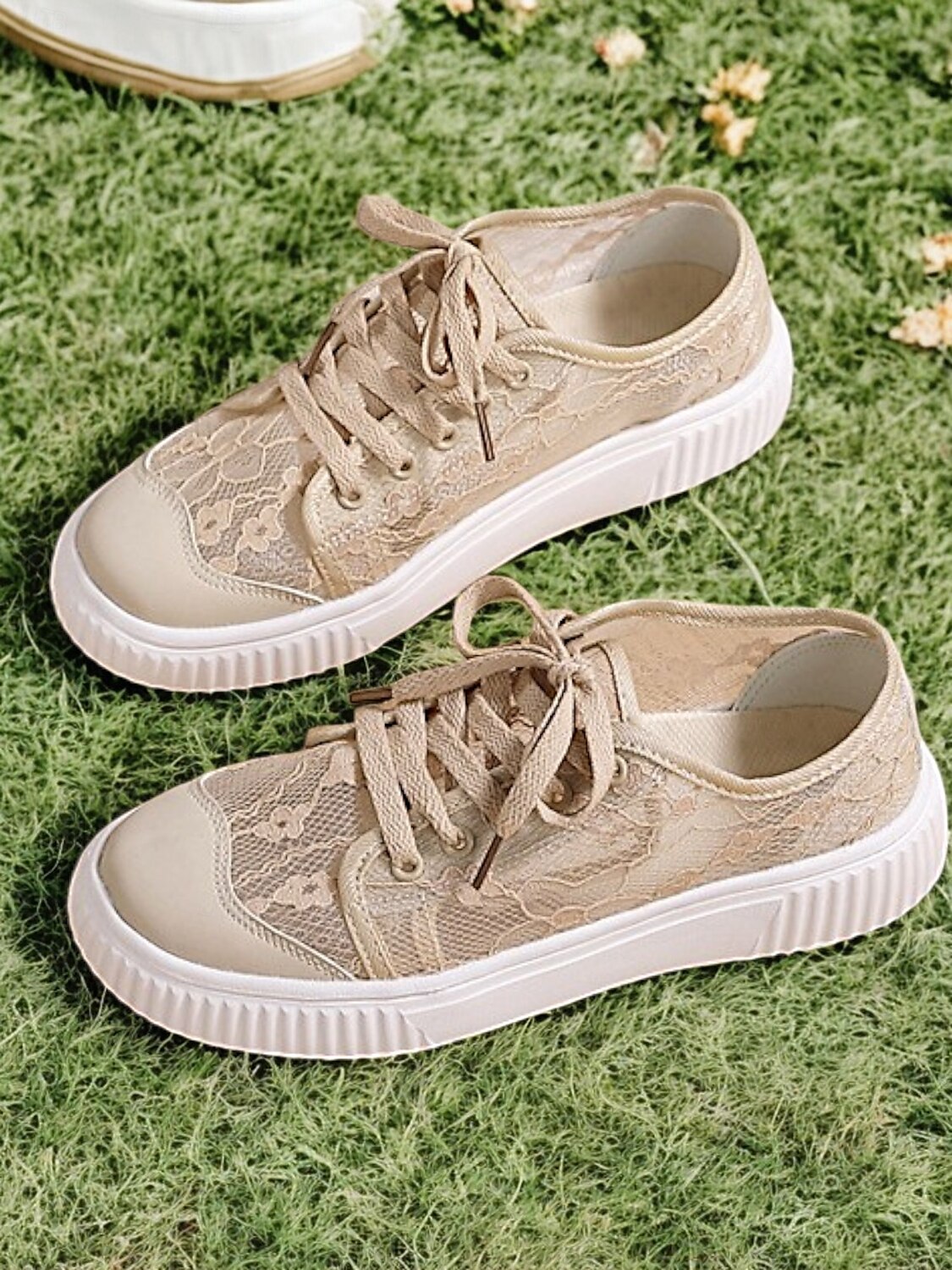 baskets de mariage en dentelle florale pour femmes – chaussures de mariée décontractées avec semelle confortable et design à lacets de 2025 ? $42.99 –P3