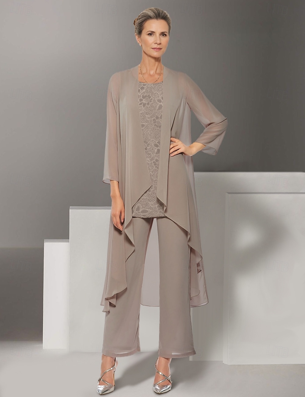 tuta / tailleur pantalone 3 pezzi abito per la madre della sposa matrimonio in spiaggia elegante scollo gioiello lunghezza pavimento chiffon manica lunga coprispalle incluso con pizzo tinta unita 2025 del 2025 a $181.99 –P1