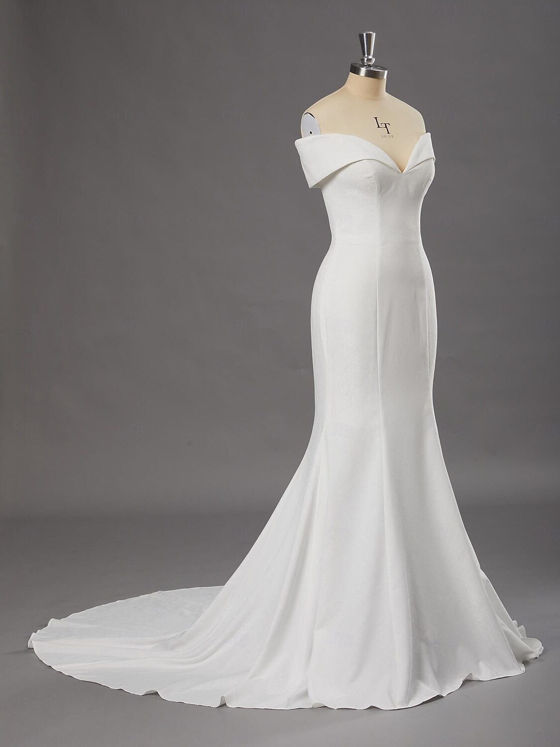 Abiti da sposa da cerimonia A-Line scollo a V senza maniche lunghezza totale abiti da sposa in raso con strascico e arricciature 2025 del 2025 a $167.99 –P2