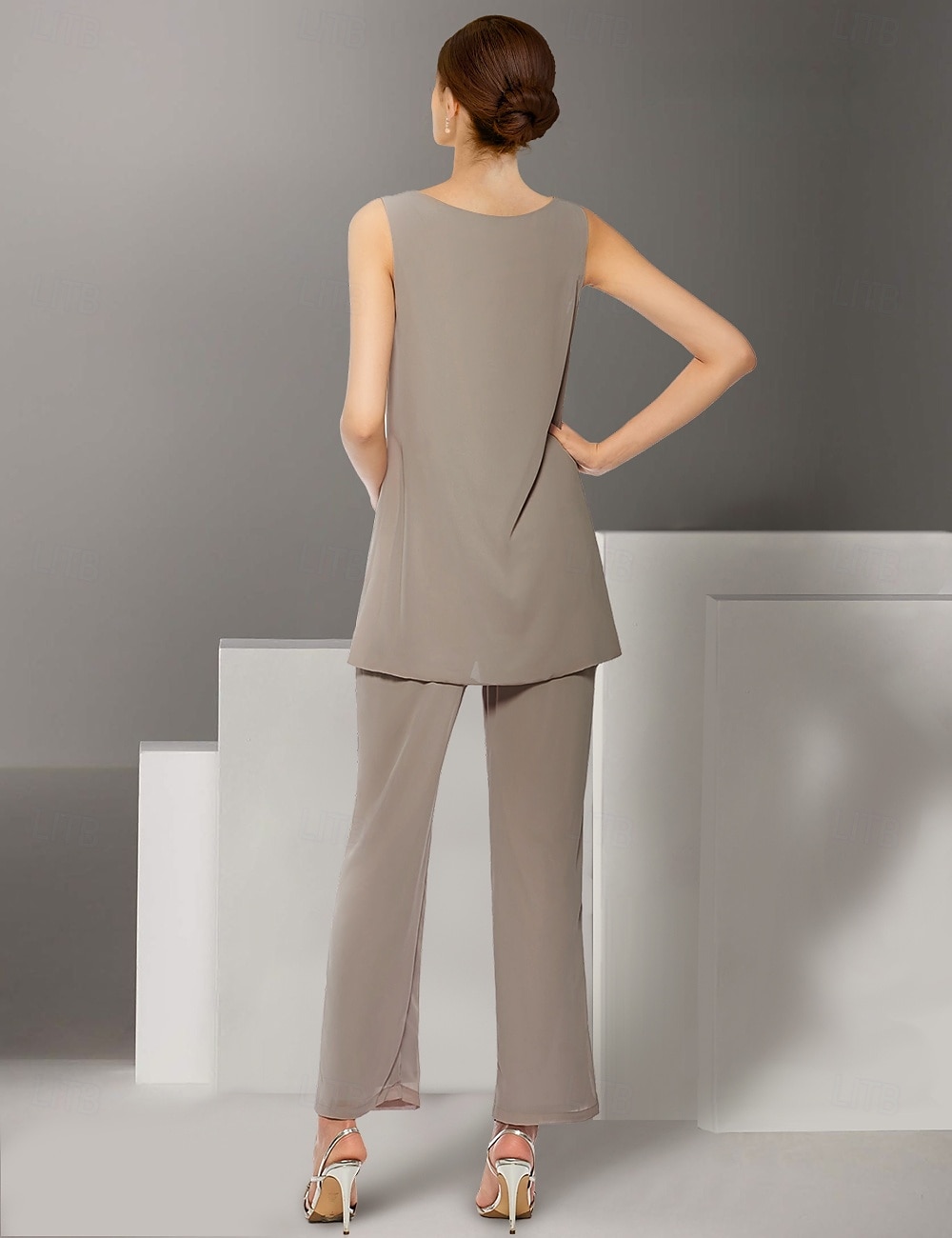tuta / tailleur pantalone 3 pezzi abito per la madre della sposa matrimonio in spiaggia elegante scollo gioiello lunghezza pavimento chiffon manica lunga coprispalle incluso con pizzo tinta unita 2025 del 2025 a $181.99 –P4