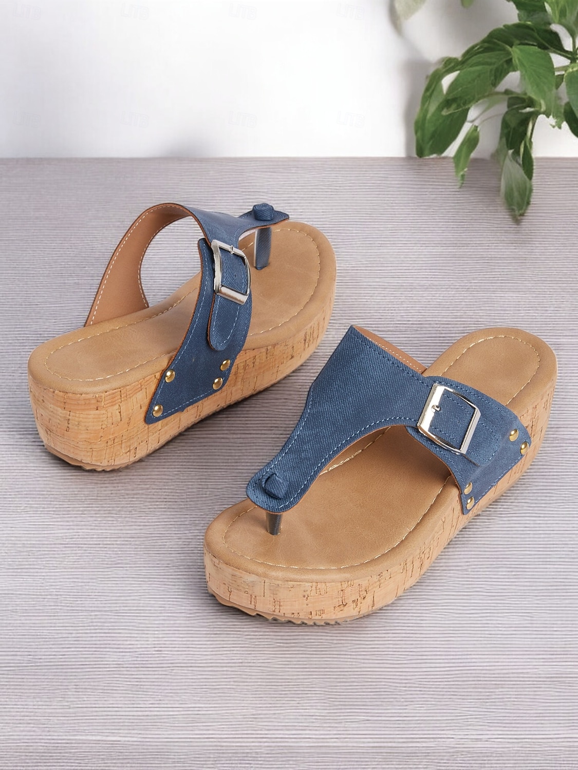 Blaue Keilsandaletten für Damen mit Schnallenriemen und Nietendetails, bequeme Sommerschuhe für die Freizeit und den Strand 2025 - $29.99 –P3