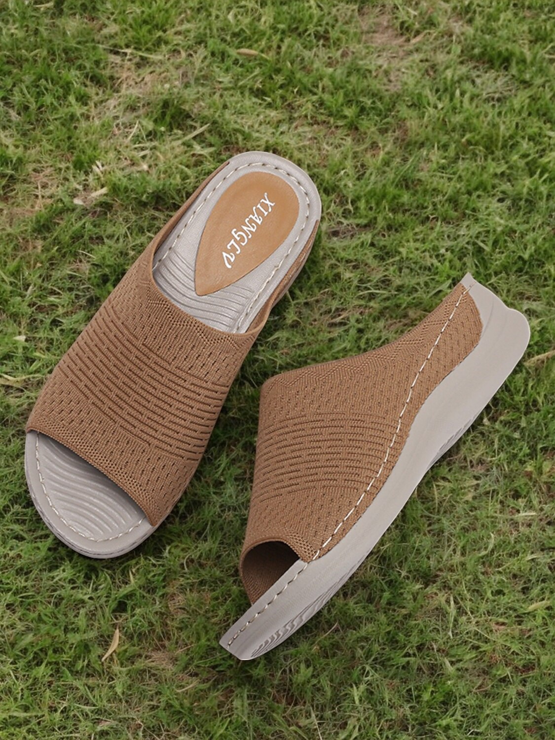 sandálias femininas slip-on com cabedal em malha trançada, design aberto e sola acolchoada para uso casual no verão e conforto diário de 2025 por $34.99 –P1