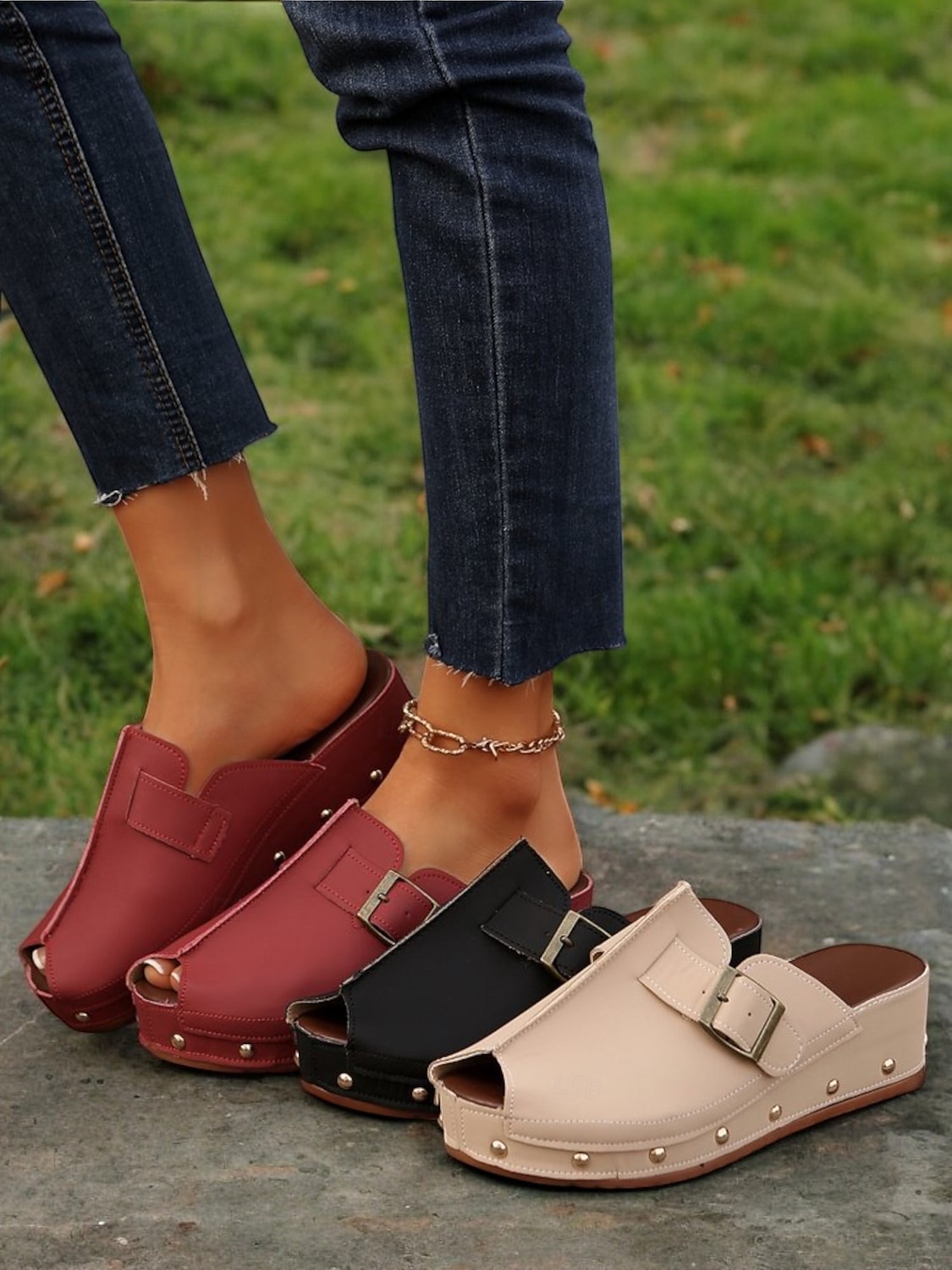 női peep-toe wedge öszvérek csatos pántokkal és szegecses díszítéssel – kényelmes felbújós szandál hétköznapi viselethez és nyári kirándulásokhoz 2025 - $26.99 –P3