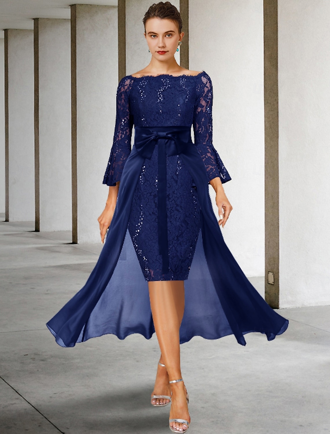 Twee Delige Sheath Moeder van de Bruid Jurk Formele Bruiloft Gast Elegante Feest Off Shoulder Knie Lengte Chiffon Kant Imiteerde Zijde 3/4 Lengte Mouw met Strik(ken) 2025 gratis op maat 2025 - $155.99 –P9