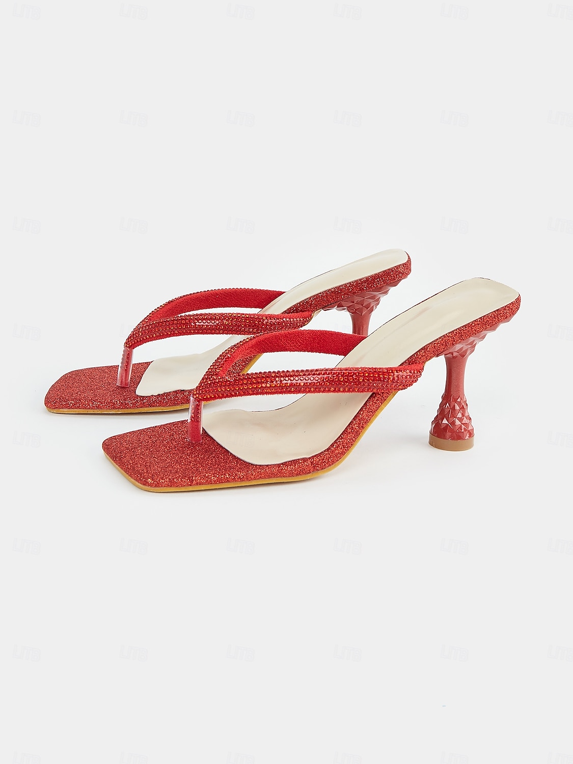 sandali bassi a V con glitter verdi: sandali aperti eleganti e unici per donna, con punta affilata e dettagli glitterati, ideali per le occasioni serali e festive. del 2025 a $32.99 -P2