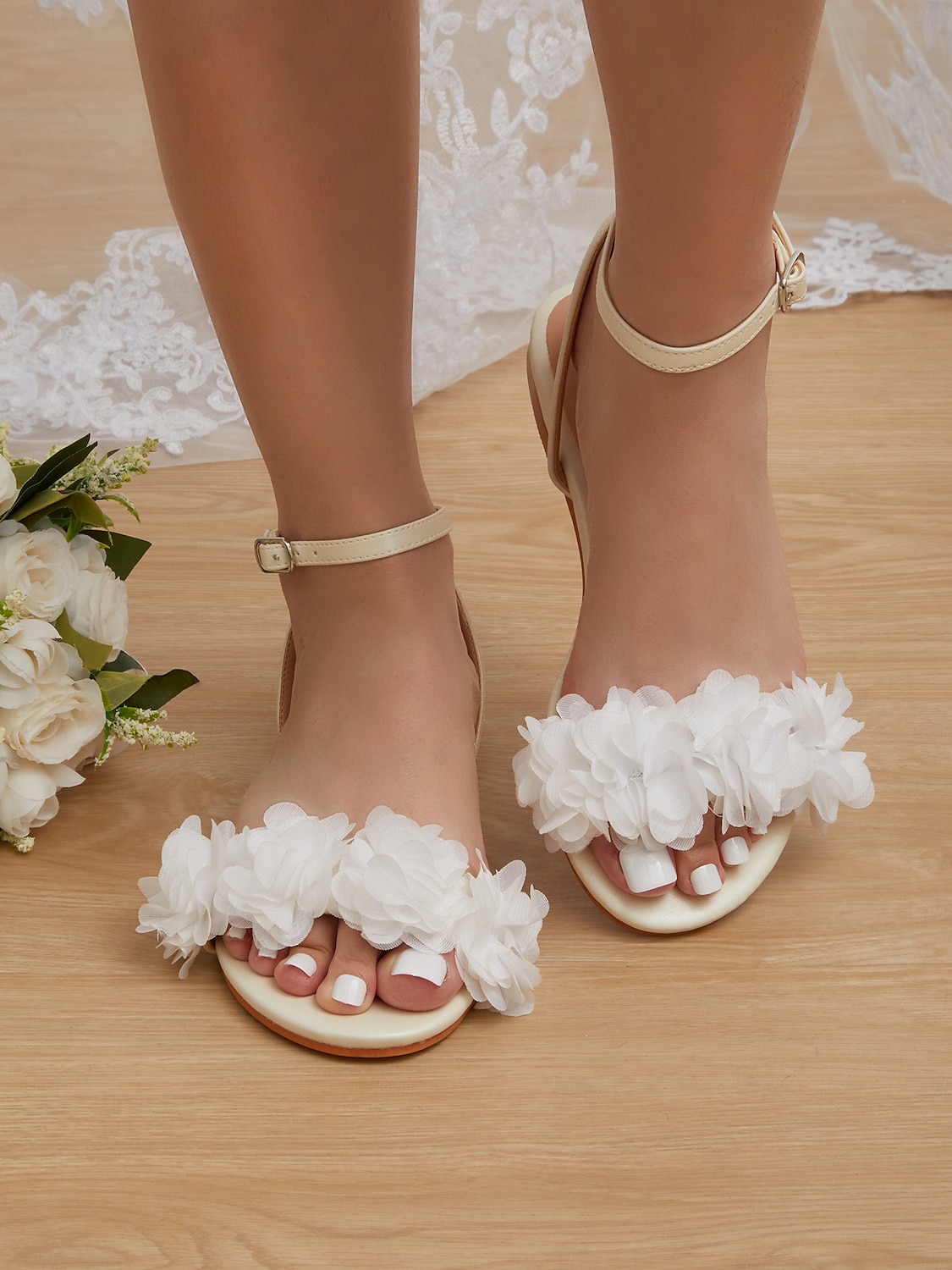 weiße, florale, offene, flache Sandalen mit Knöchelriemen für Damen – bequeme, lässige Sommerkleidung und Hochzeit 2025 - $46.99 –P2