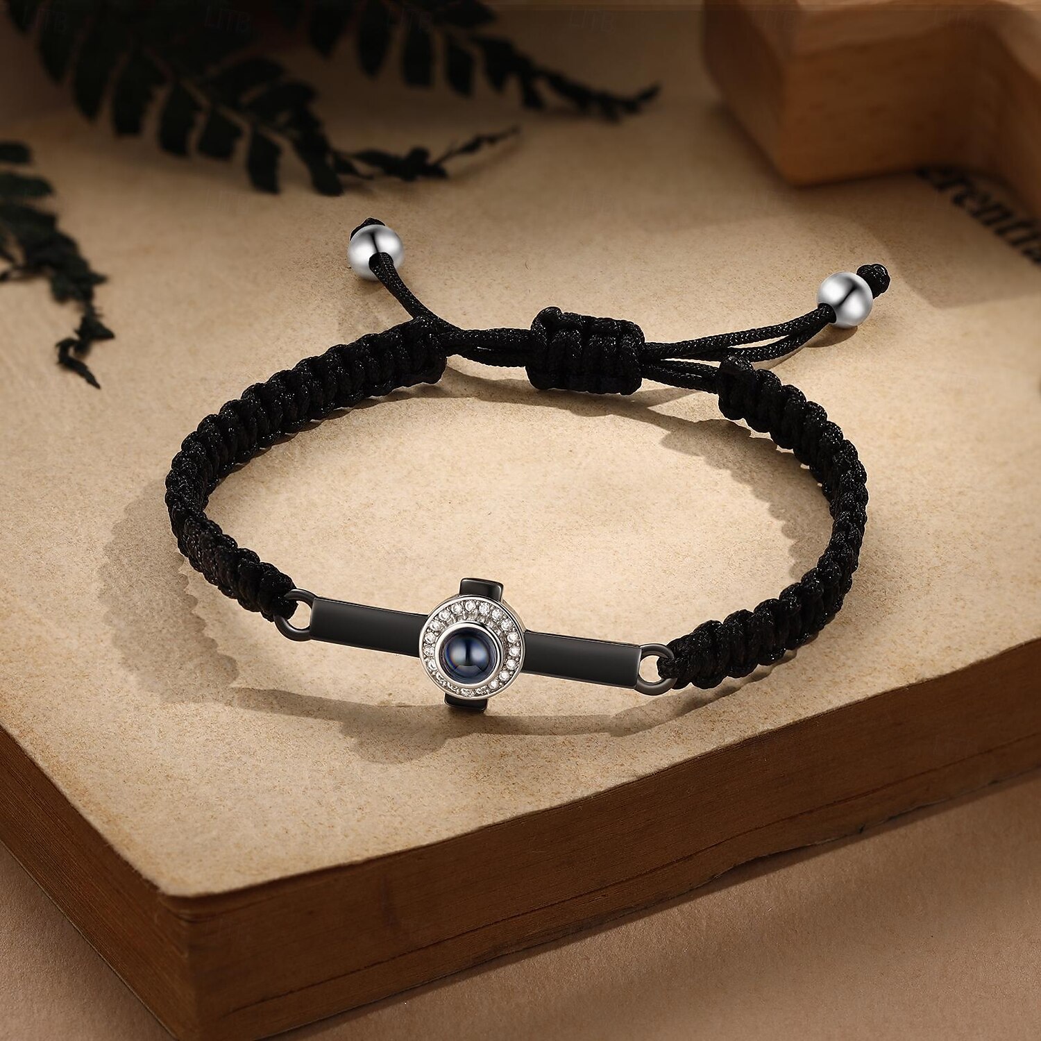 Bracciale incrociato personalizzato con pietra di proiezione fotografica - Miglior regalo per la mamma - Gioielli religiosi per famiglia o amici del 2025 a $34.99 –P4