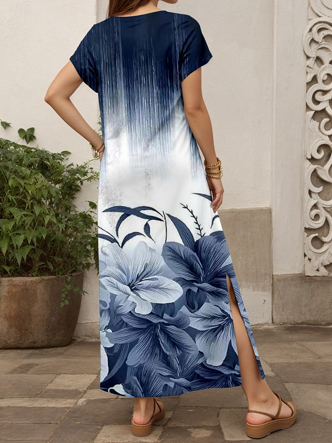 Femmes Robe maxi Robe Décontractée Robe Maxi Robe d'Été Robe fourreau Élégant Occasionnel Épaules tombantes Vacances Quotidien Coupe régulière Fleuri Manche Courte Col en V bleu marine Printemps de 2025 ? $28.99 –P2