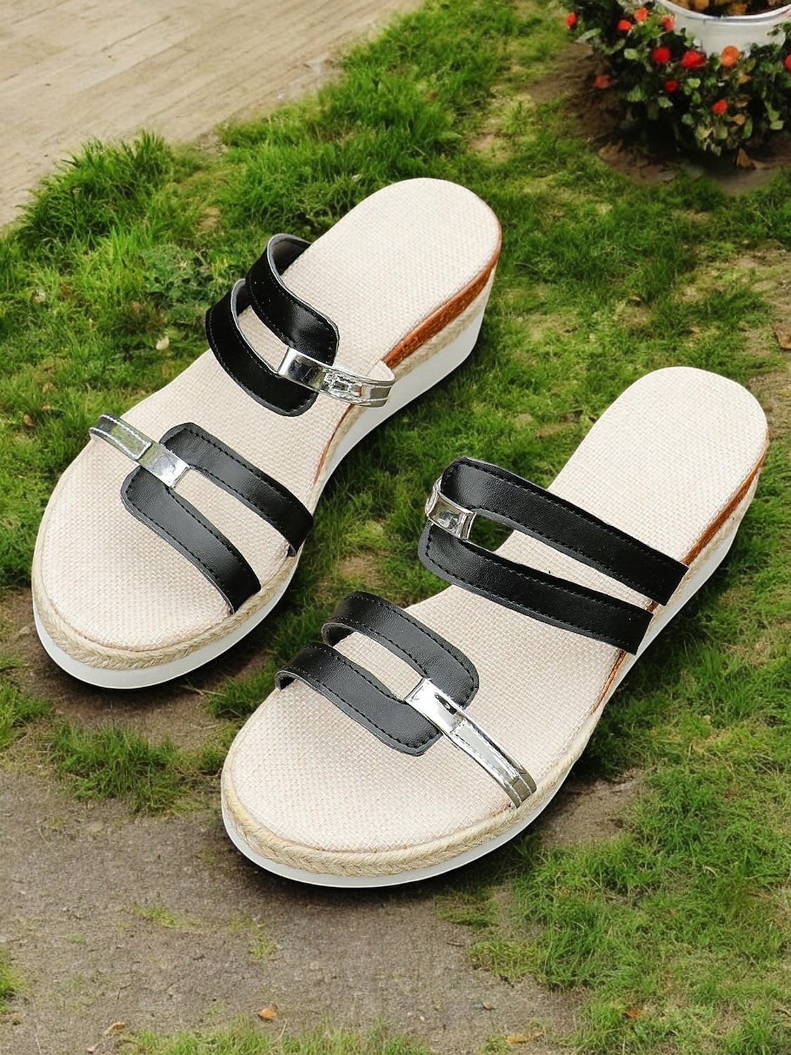 białe sandały damskie na platformie i koturnie ze złotymi paskami, wsuwane na co dzień, idealne na letnie wyjścia i na plażę 2025 - $19.99 –P1