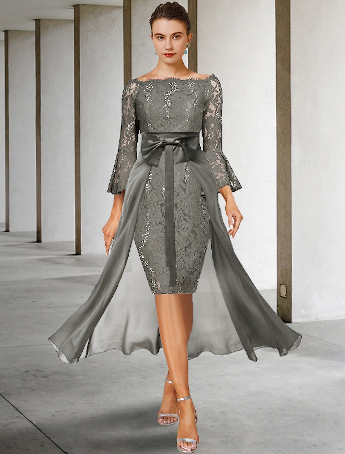 Twee Delige Sheath Moeder van de Bruid Jurk Formele Bruiloft Gast Elegante Feest Off Shoulder Knie Lengte Chiffon Kant Imiteerde Zijde 3/4 Lengte Mouw met Strik(ken) 2025 gratis op maat 2025 - $155.99 –P4