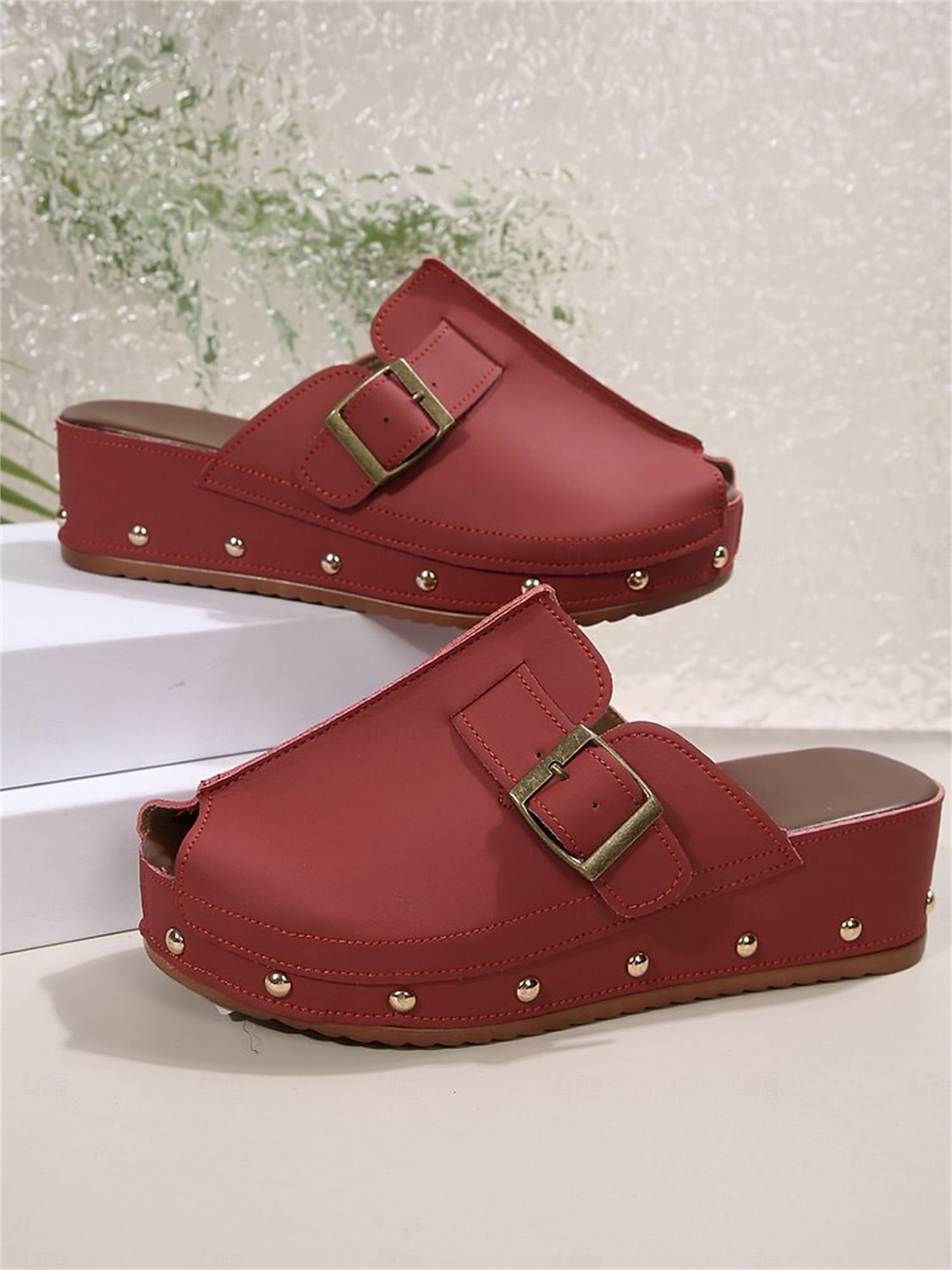 női peep-toe wedge öszvérek csatos pántokkal és szegecses díszítéssel – kényelmes felbújós szandál hétköznapi viselethez és nyári kirándulásokhoz 2025 - $26.99 –P1