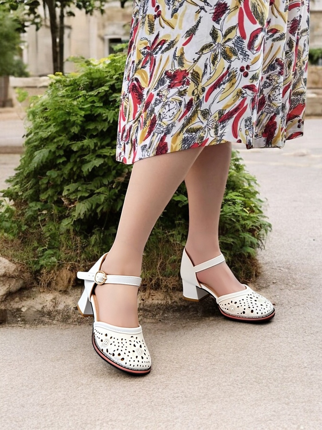 Weiße Mary-Jane-Schuhe mit niedrigem Absatz für Damen – lasergeschnittenes Blumendesign, Vintage-Stil für legere und formelle Anlässe 2025 - $54.99 –P2