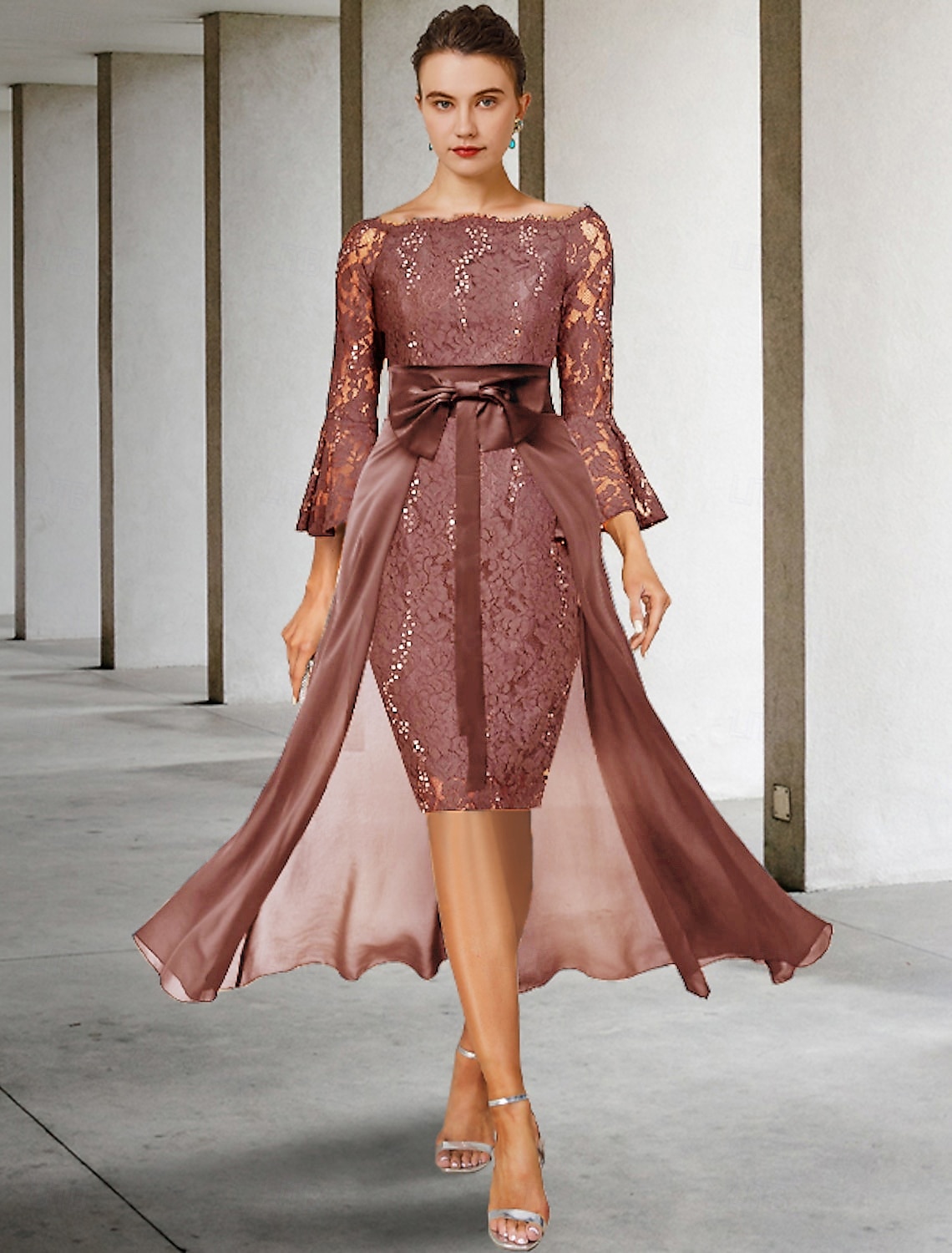 Twee Delige Sheath Moeder van de Bruid Jurk Formele Bruiloft Gast Elegante Feest Off Shoulder Knie Lengte Chiffon Kant Imiteerde Zijde 3/4 Lengte Mouw met Strik(ken) 2025 gratis op maat 2025 - $155.99 –P8