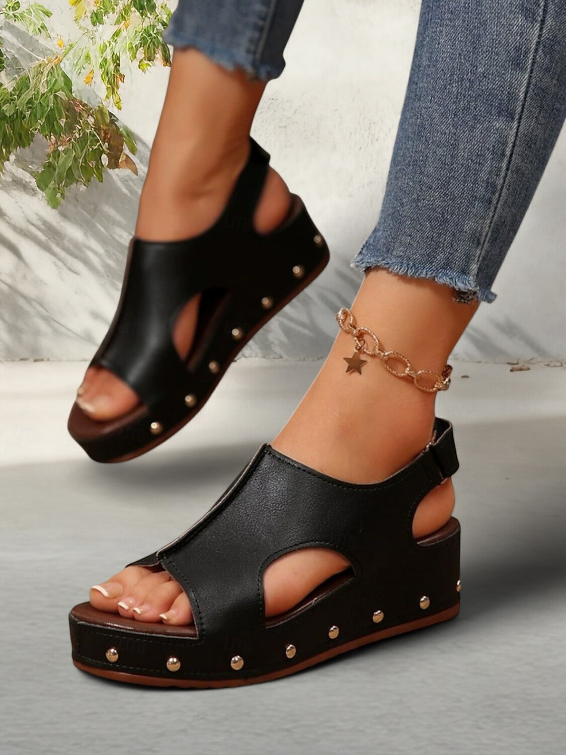 sandales compensées découpées noires pour femmes avec détails cloutés et semelle plateforme confortable - chaussures d'été tendance pour les sorties décontractées et à la plage de 2025 ? $26.99 –P4