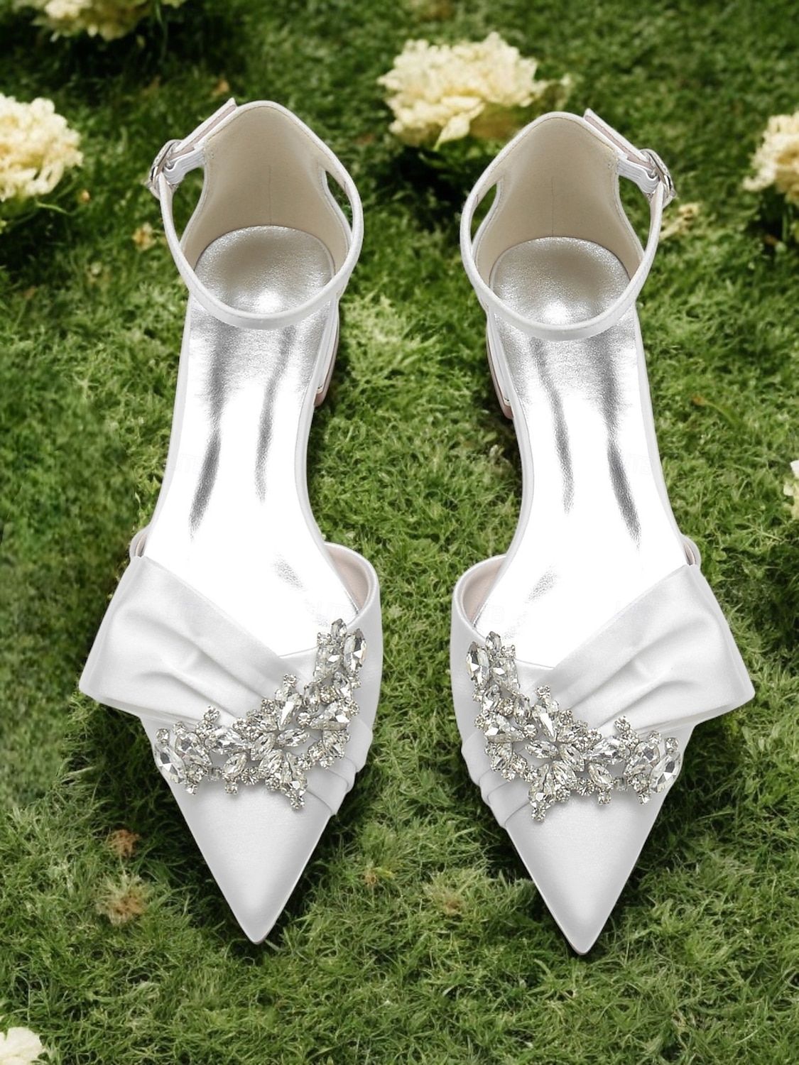 weiße Satin-Pumps mit spitzer Spitze, Strass-Schleife und Fesselriemchen – perfekte Brautschuhe für Hochzeiten 2025 - $64.99 –P1