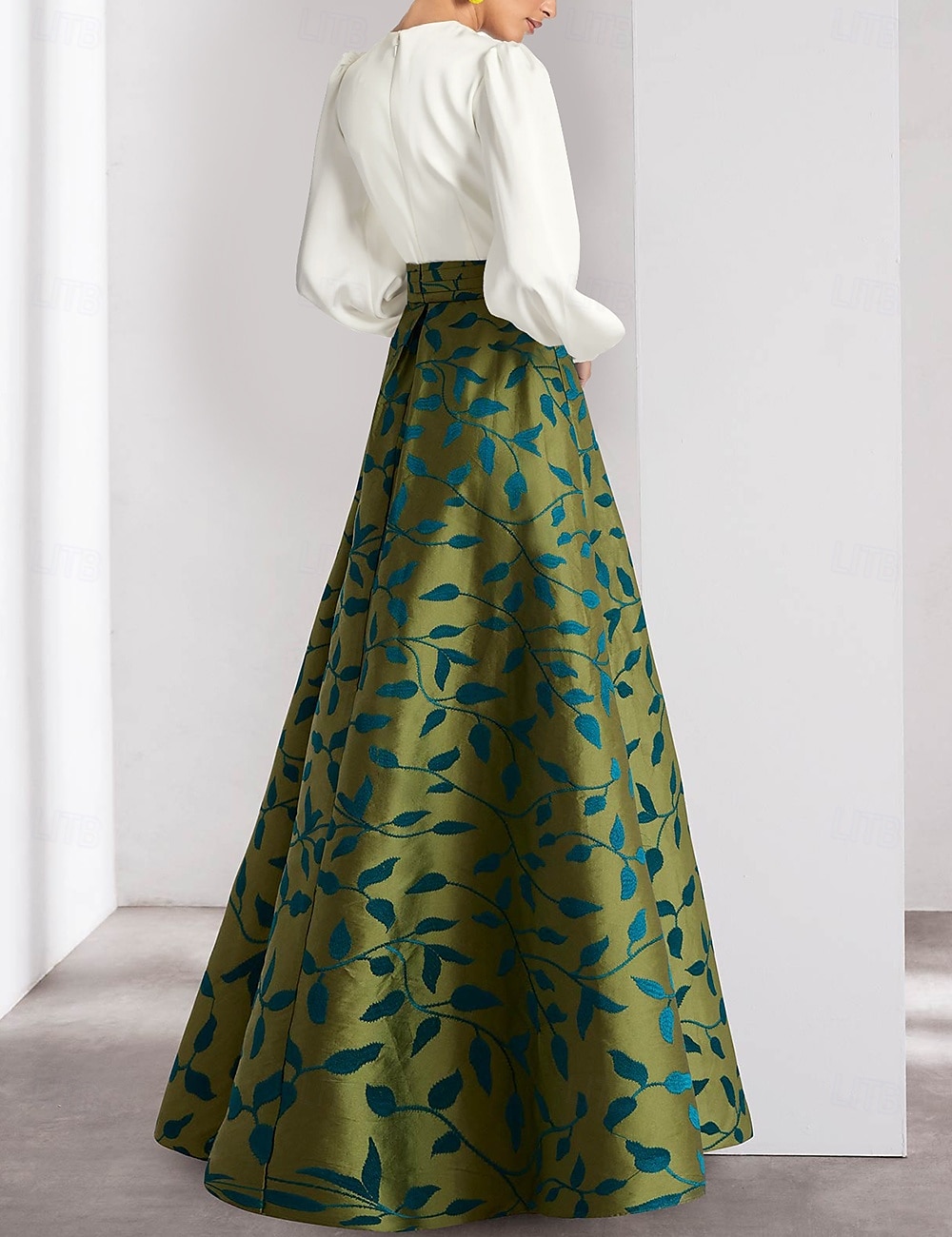 Abito da sera A-line floreale verde abito elegante formale per matrimonio maniche lunghe asimmetriche in satin con applicazioni ricamate abito da derby abiti da derby abito per il giorno della corsa del 2025 a $189.99 –P2